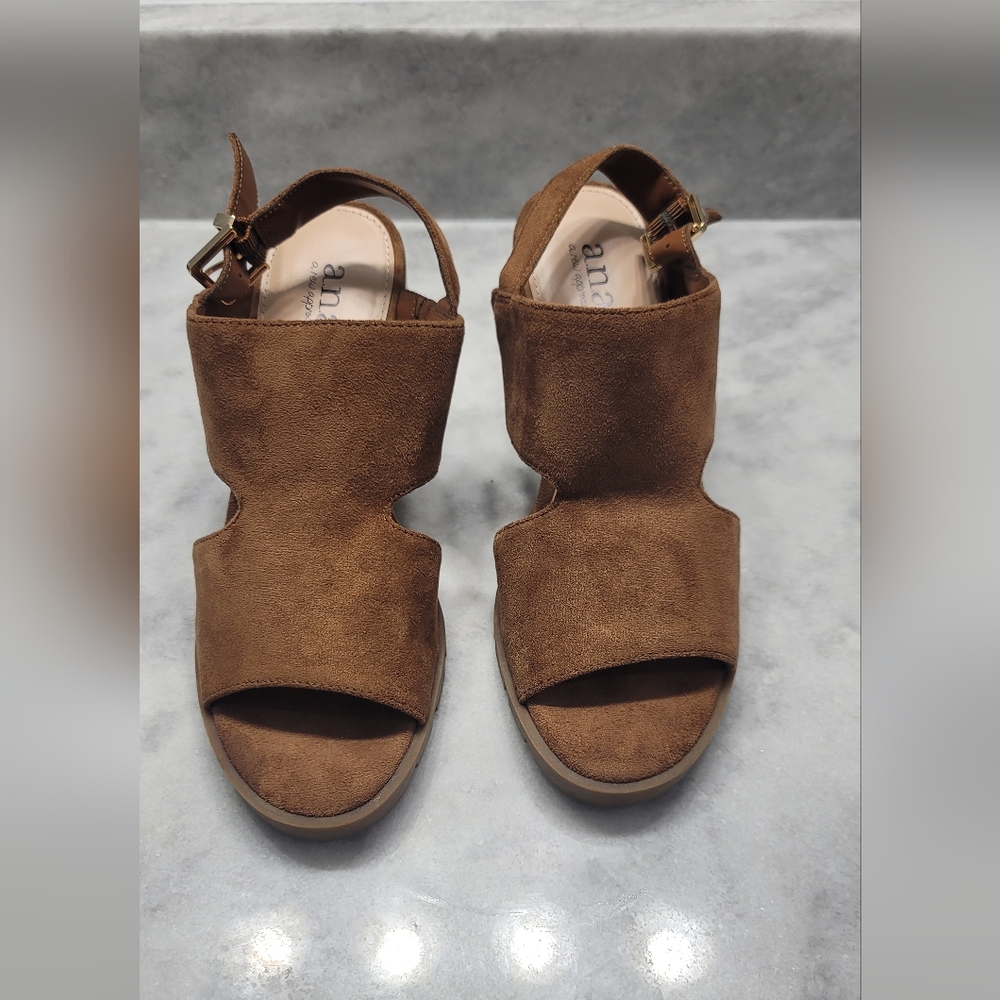 A.N.A Womens heleed cognac sándals size 8